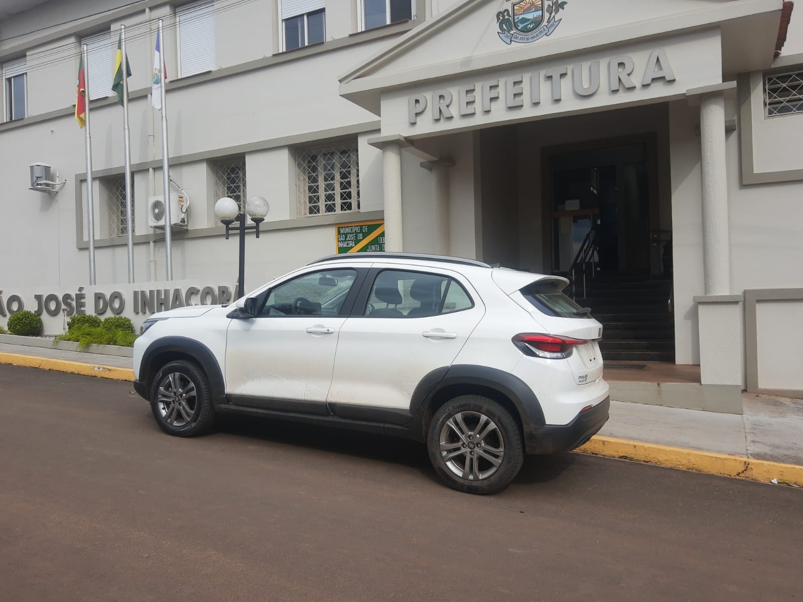 CARRO NOVO PARA A SAÚDE É ADQUIRIDO COM RECURSOS PRÓPRIOS 